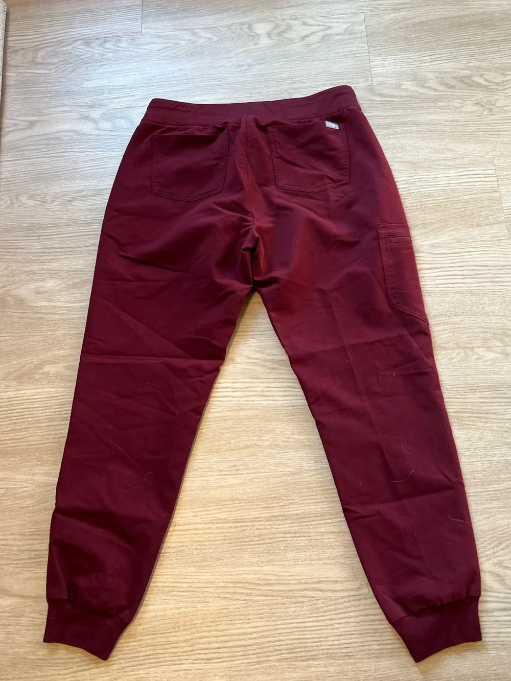 FIGS Men’s  M Utility Jogger Scrub Pant Drawstring Waist  Burgundy